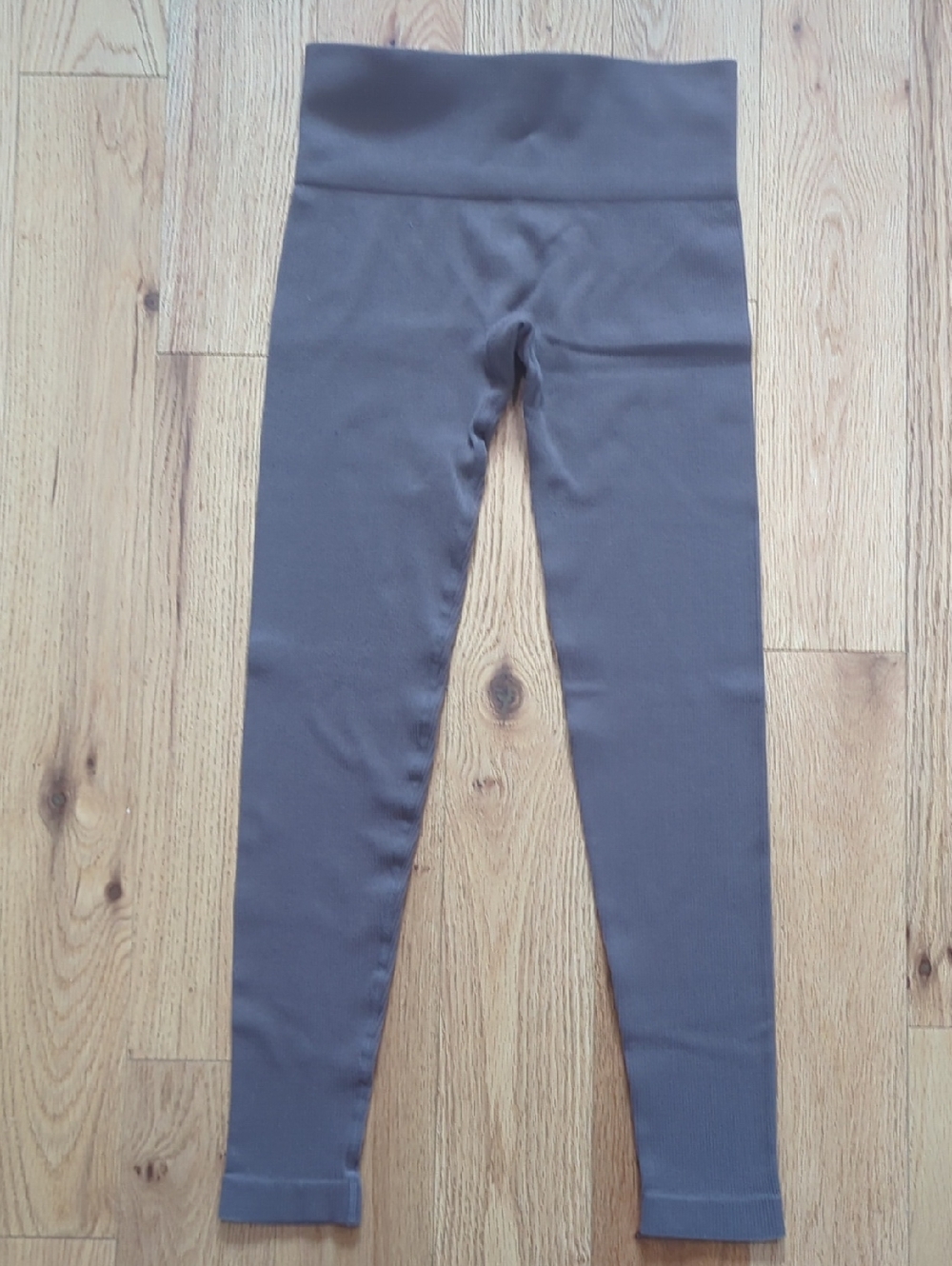LEMON. Ribbed Legging. Size Medium. - Picture 4 of 9
